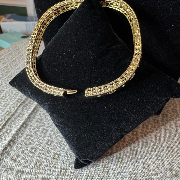 Elegant Gold and Silver Women's Bracelet - Picture 4 of 4